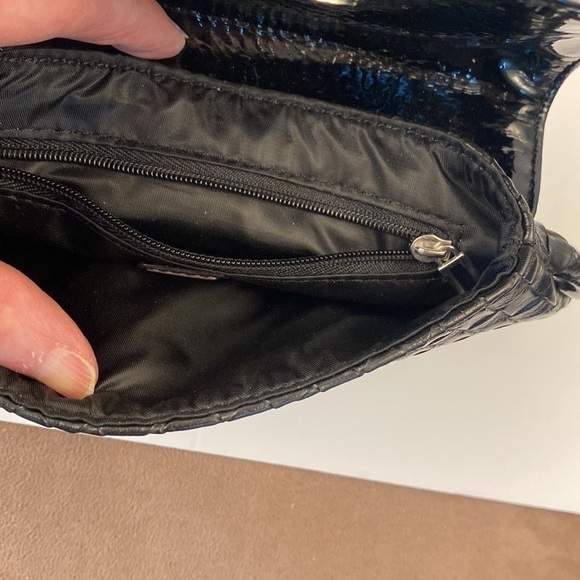 Guess purse wristlet magnet lock zippered pocket black woven silver hardware - Picture 5 of 9